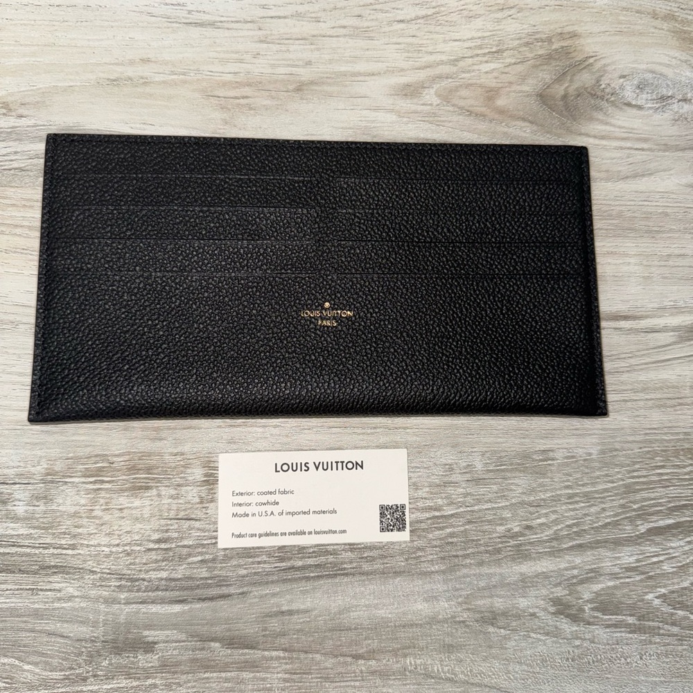 Sold ! Louis Vuitton Black Felicie empreinte card/ bill insert